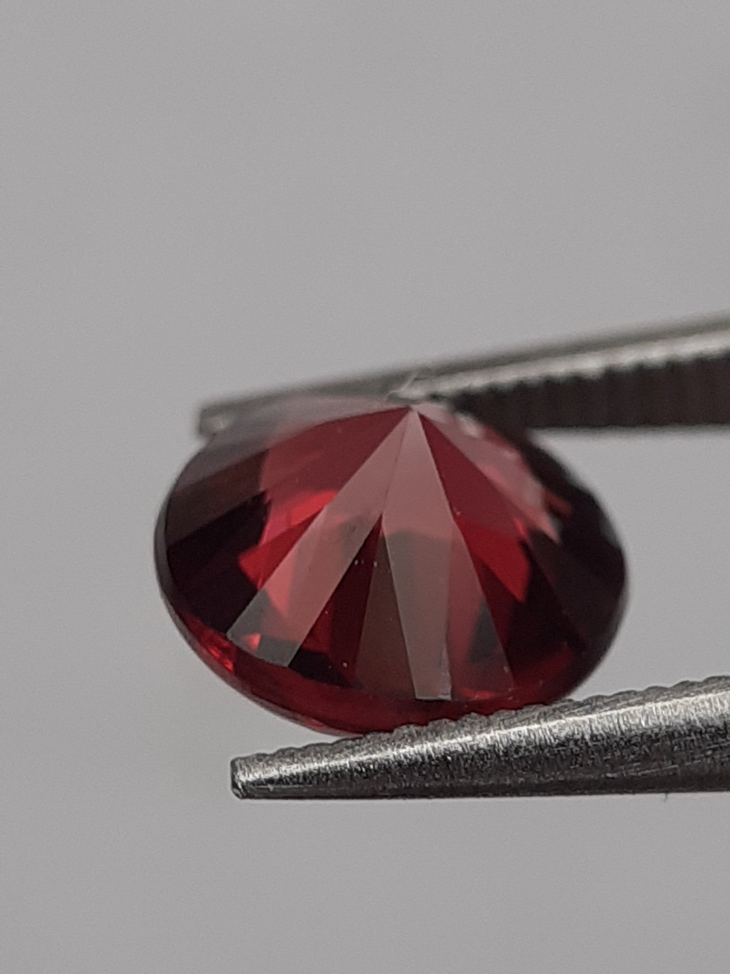 Natural purplish pinkish red Rhodolite Garnet - 1.16 ct - Round - unheated - Natural Gems Belgium