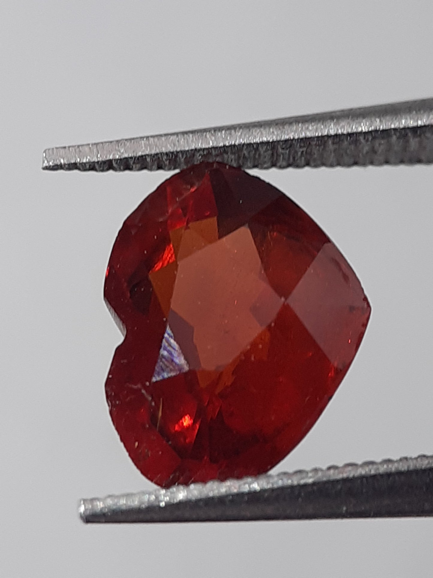 Natural medium orange Spessartite Garnet - 1.84 ct - heart - unheated - Natural Gems Belgium