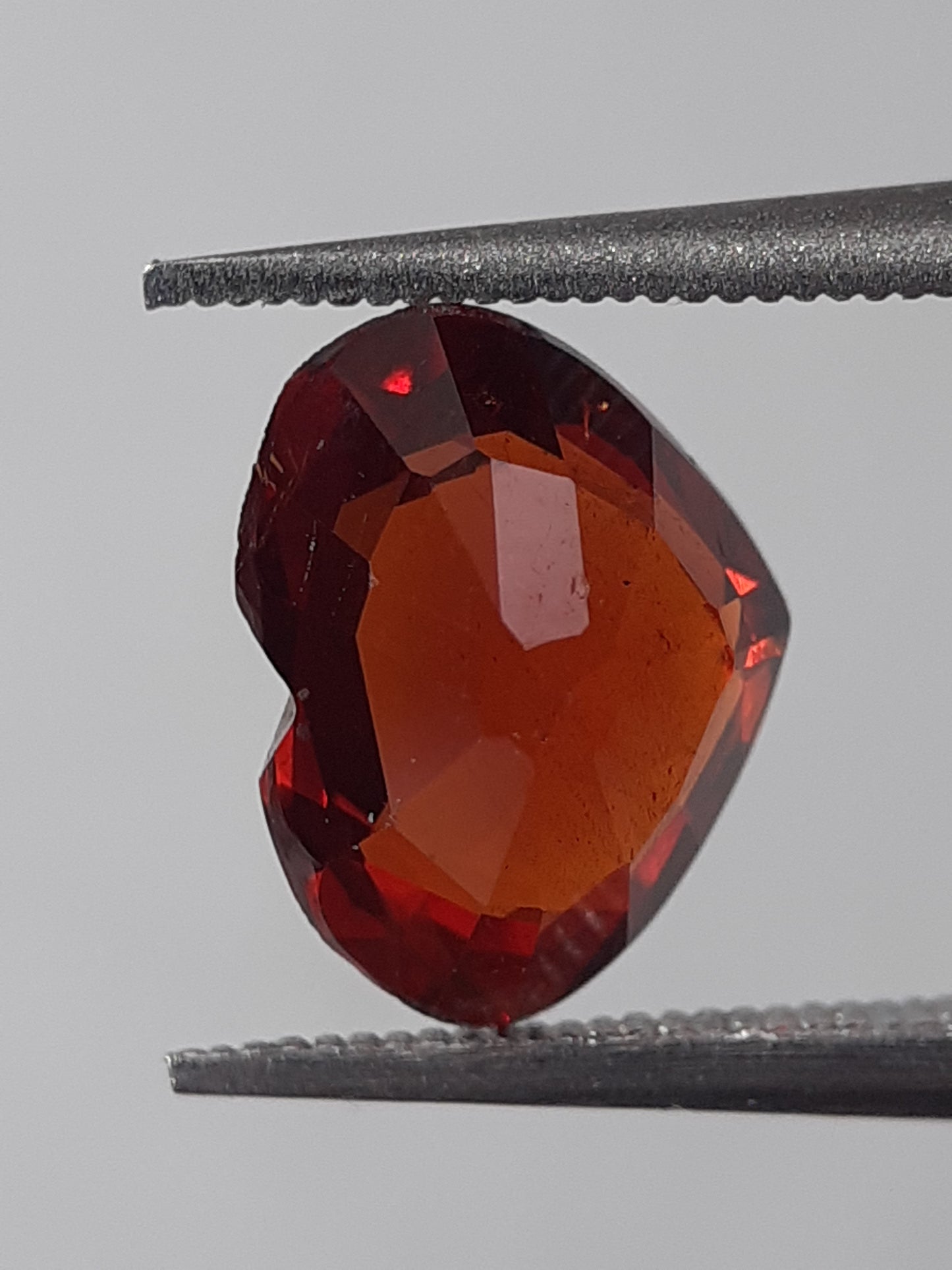 Natural medium orange Spessartite Garnet - 1.84 ct - heart - unheated - Natural Gems Belgium