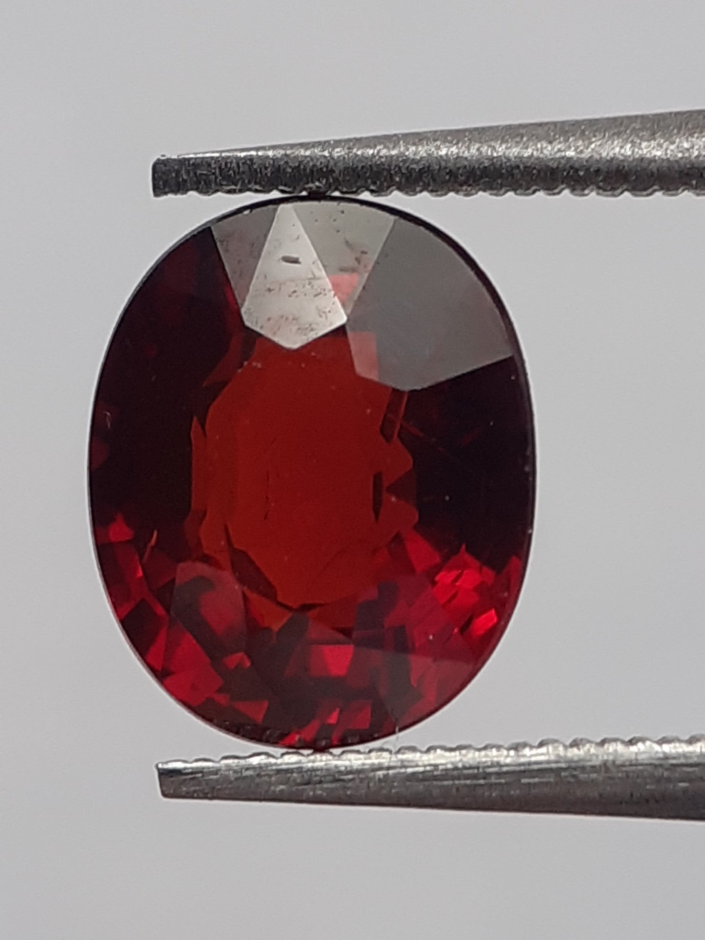 Natural reddish orange Spessartite Garnet - 1.79 ct - Oval - unheated - Natural Gems Belgium