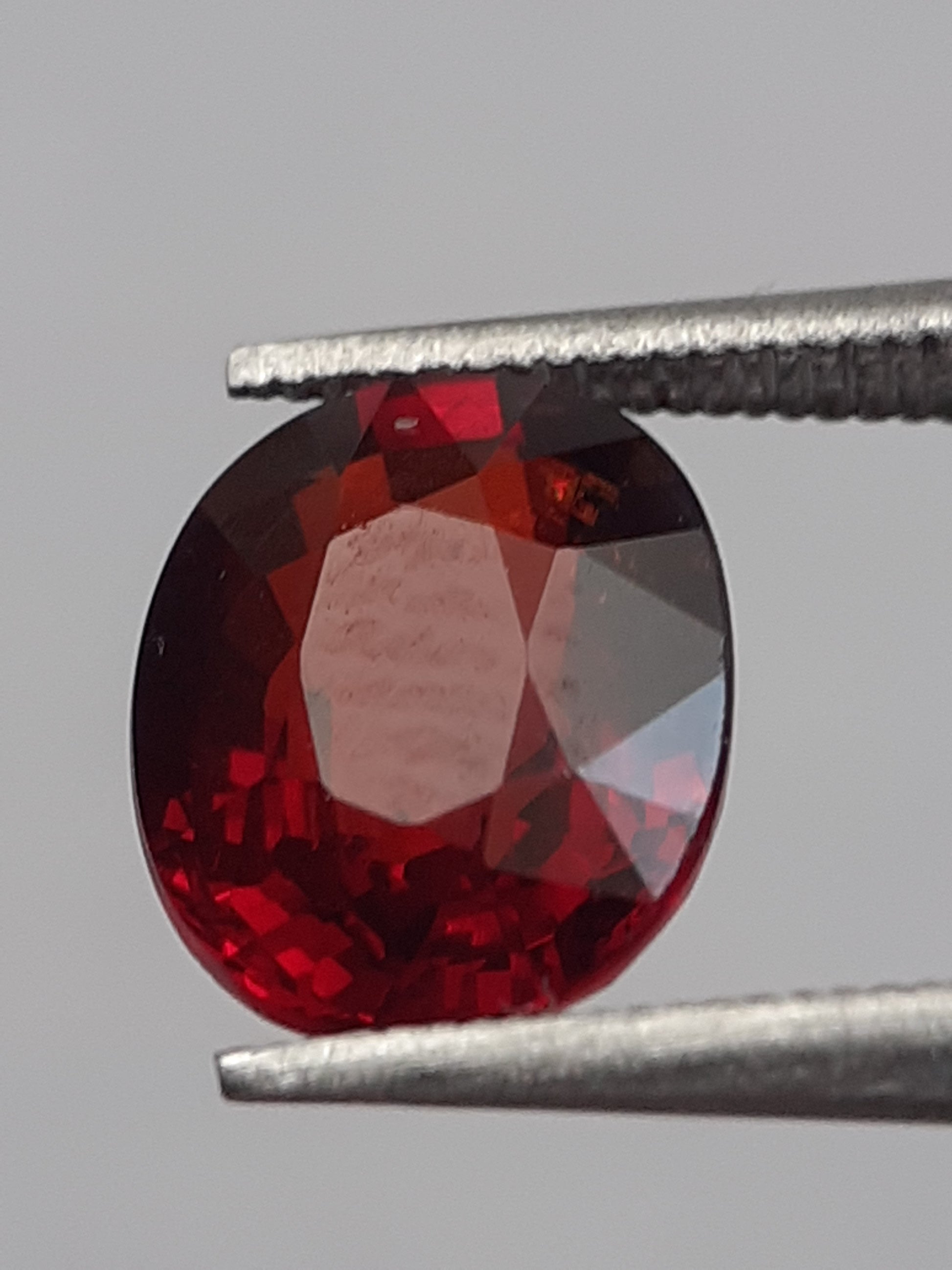 Natural reddish orange Spessartite Garnet - 1.79 ct - Oval - unheated - Natural Gems Belgium