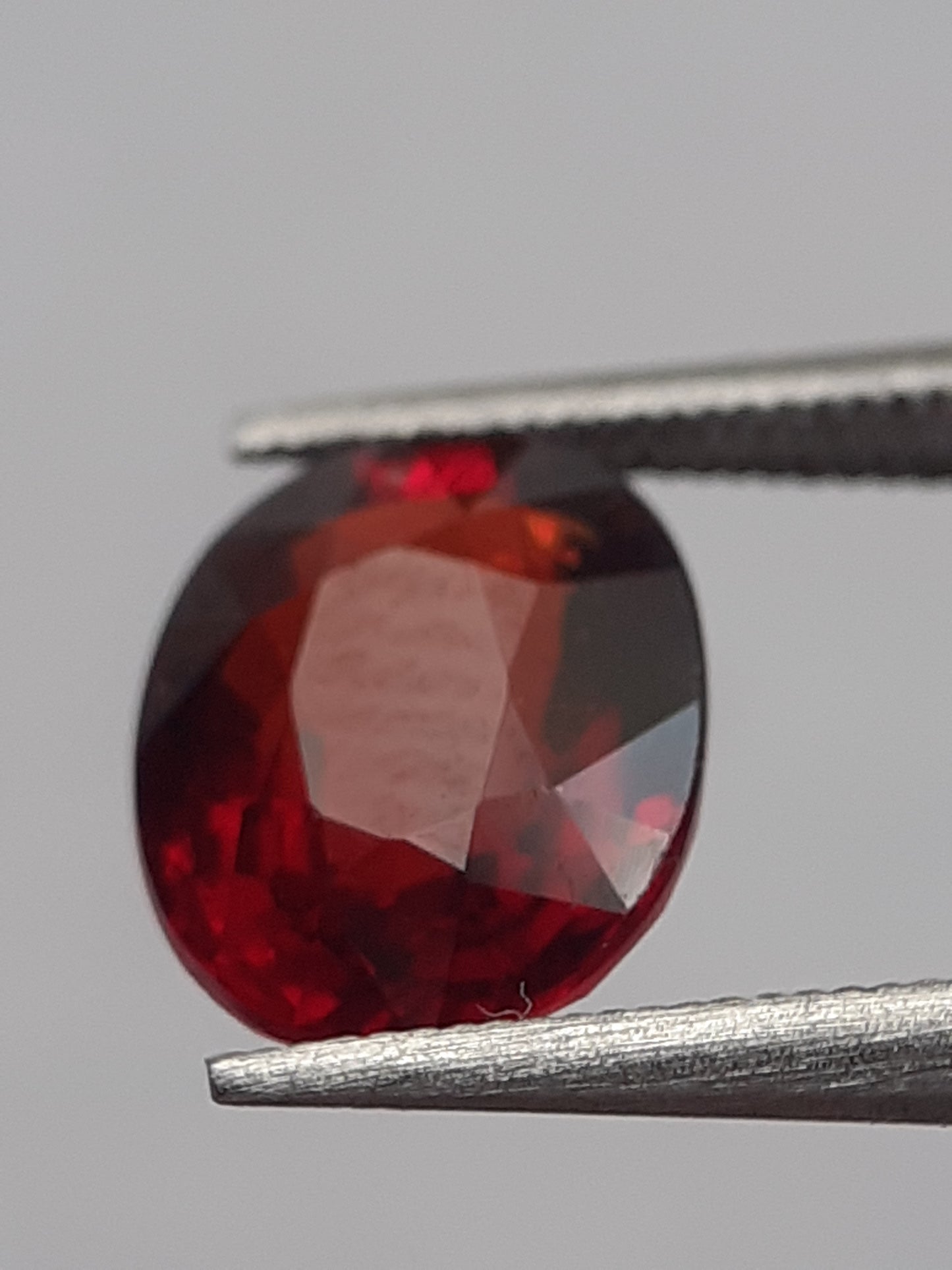 Natural reddish orange Spessartite Garnet - 1.79 ct - Oval - unheated - Natural Gems Belgium