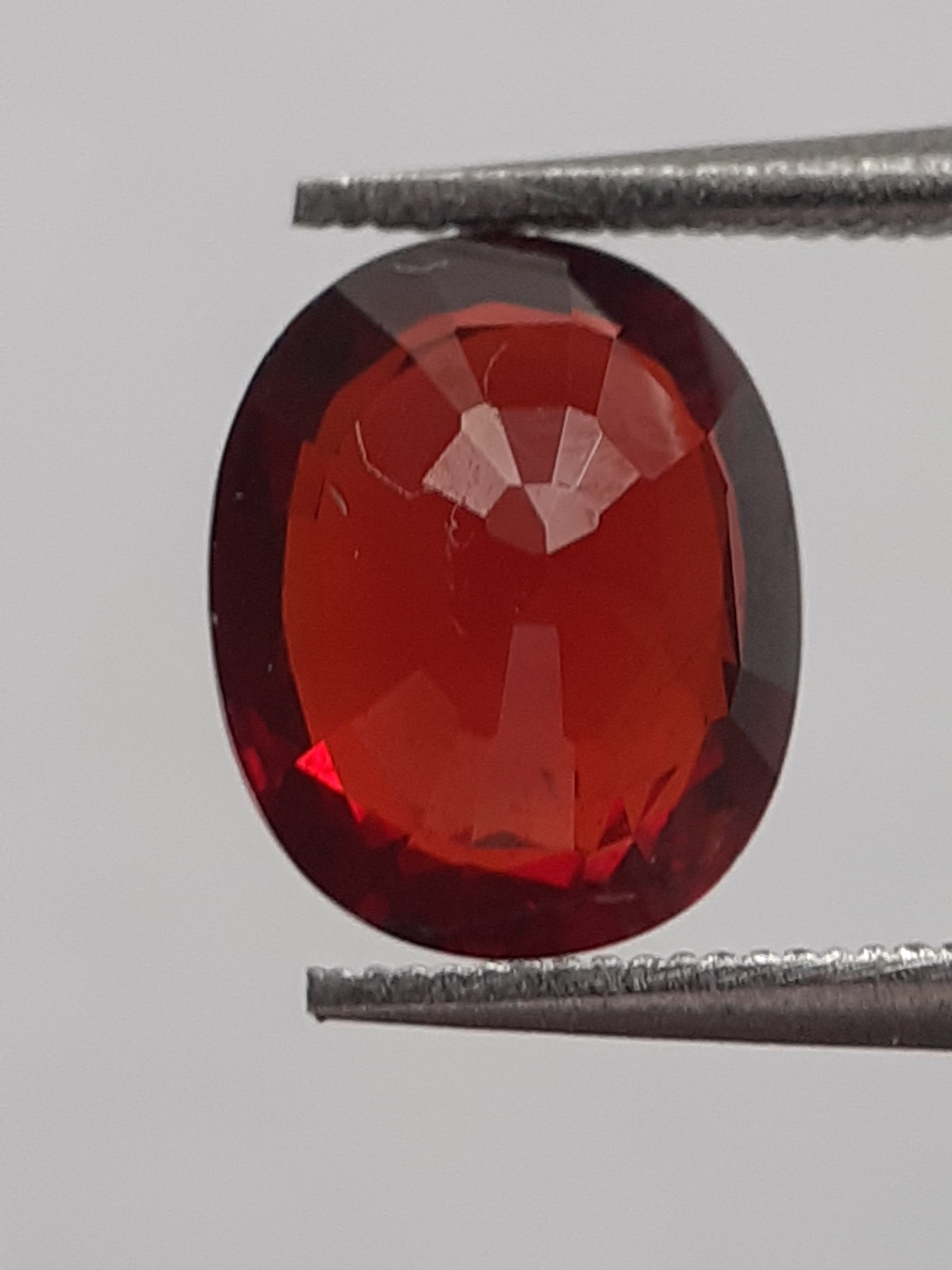 Natural reddish orange Spessartite Garnet - 1.79 ct - Oval - unheated - Natural Gems Belgium