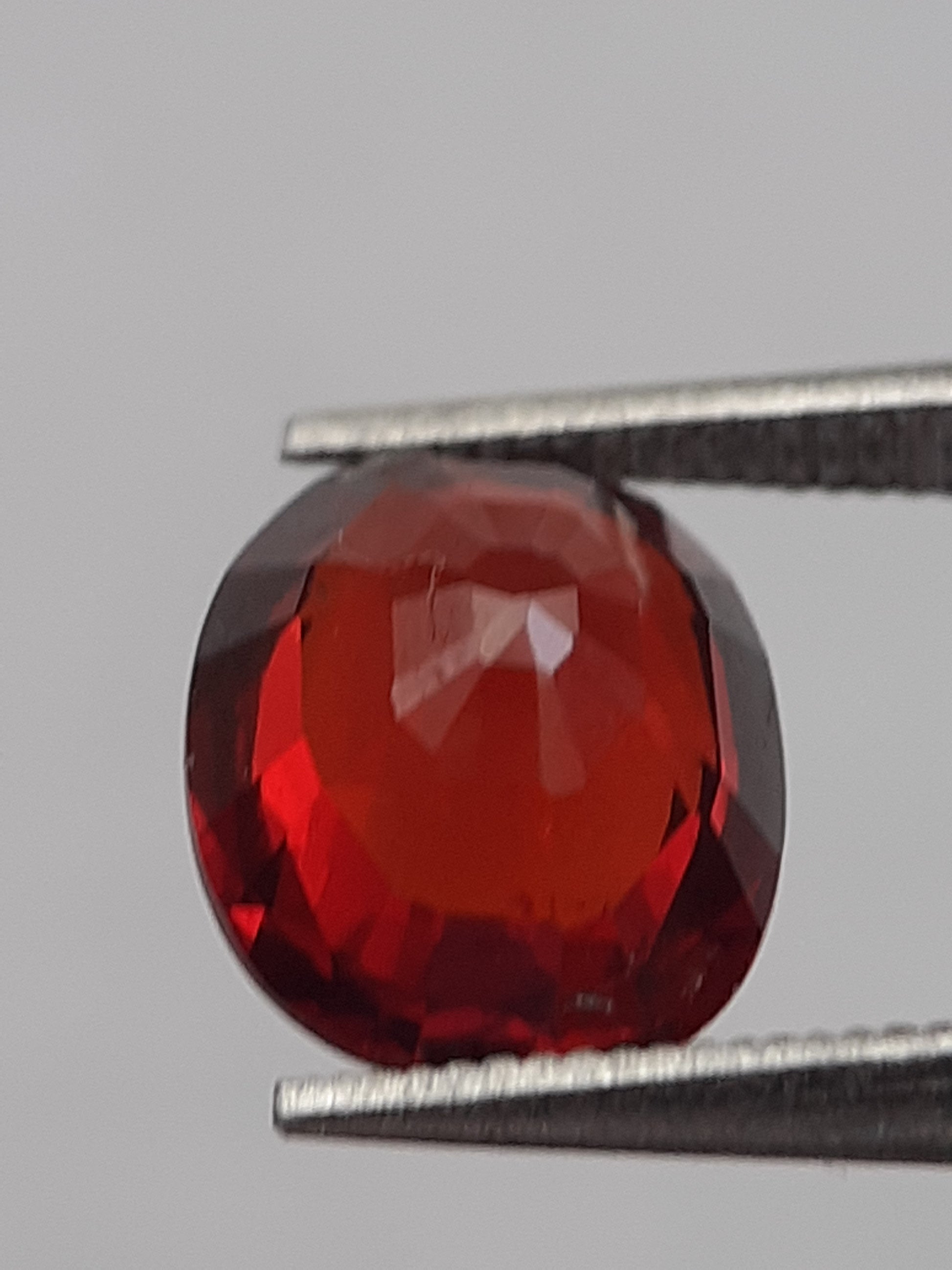 Natural reddish orange Spessartite Garnet - 1.79 ct - Oval - unheated - Natural Gems Belgium