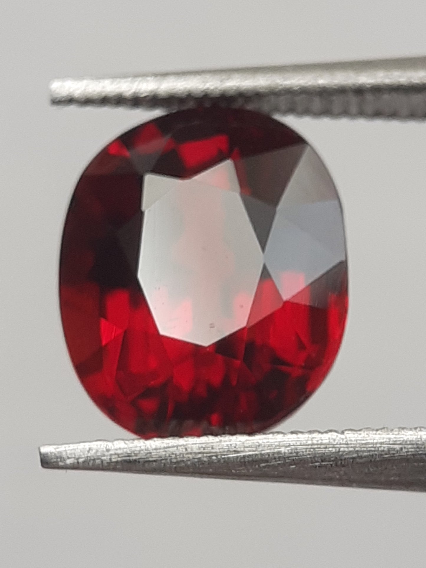 Natural reddish orange Spessartite Garnet - 2.63 ct - Oval - unheated - Natural Gems Belgium