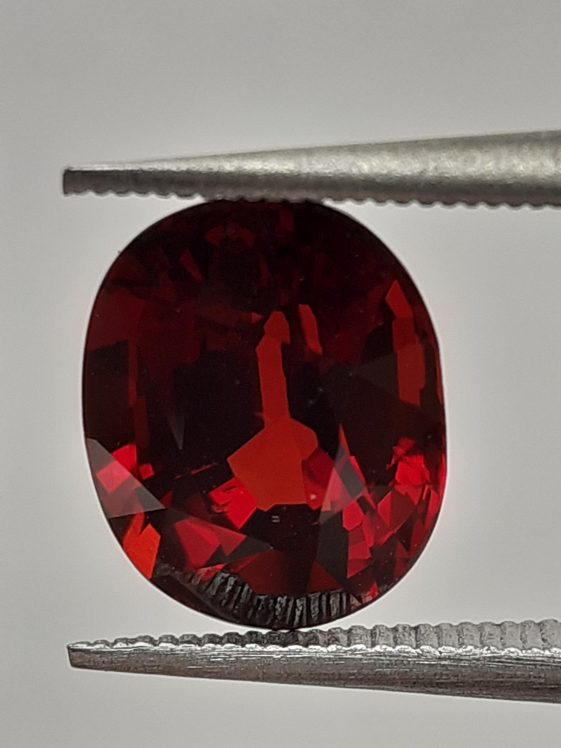 Natural reddish orange Spessartite Garnet - 2.63 ct - Oval - unheated - Natural Gems Belgium