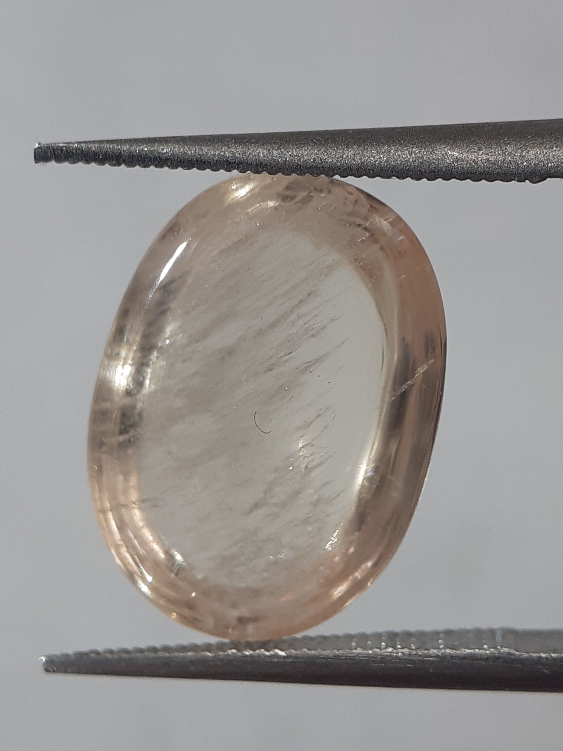 Natural light peach pink Morganite - 5.25 ct - oval - unheated - cabochon - Natural Gems Belgium