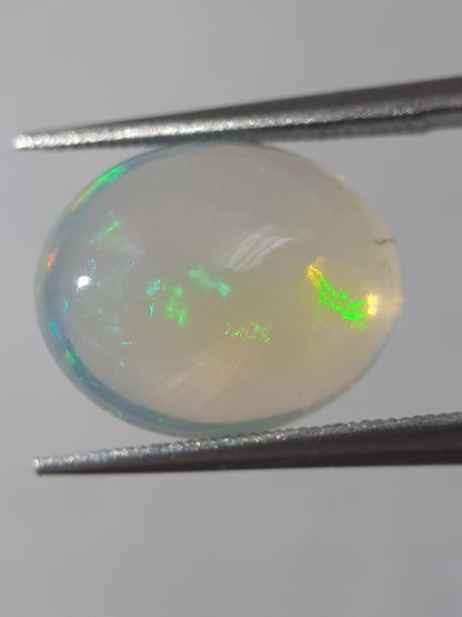 Natural White Crystal Opal - play of color - 3.07 ct - oval - unheated - certified by NGB - Natural Gems Belgium