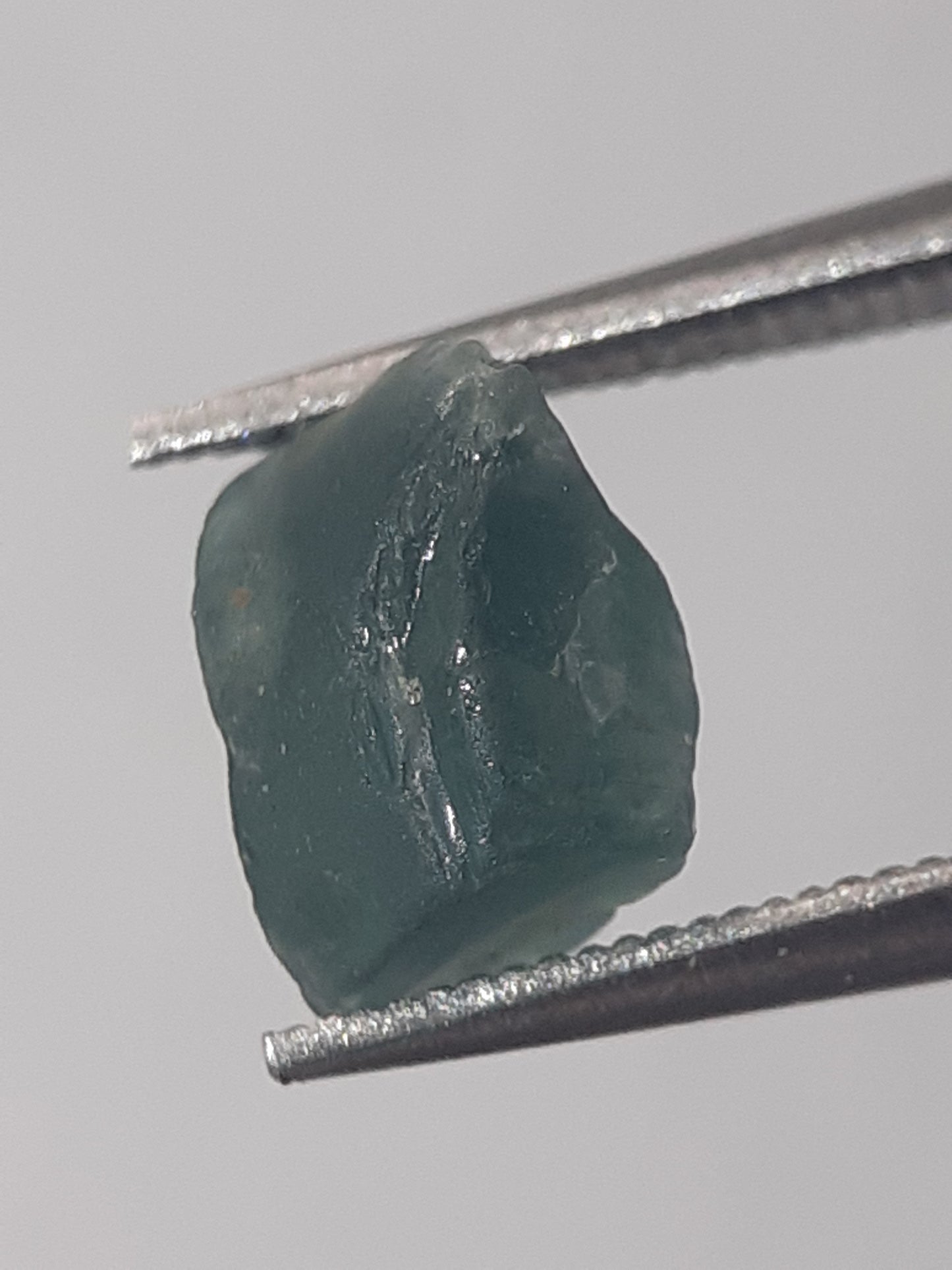 Natural bluish green Apatite - 1.28 ct - Rough Gemstone - unheated - Natural Gems Belgium