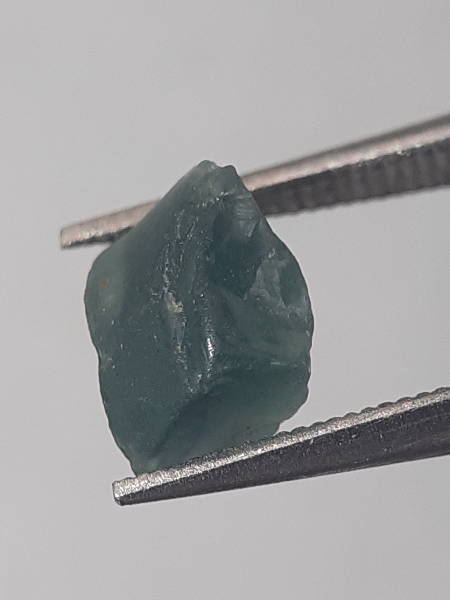 Natural bluish green Apatite - 1.28 ct - Rough Gemstone - unheated - Natural Gems Belgium