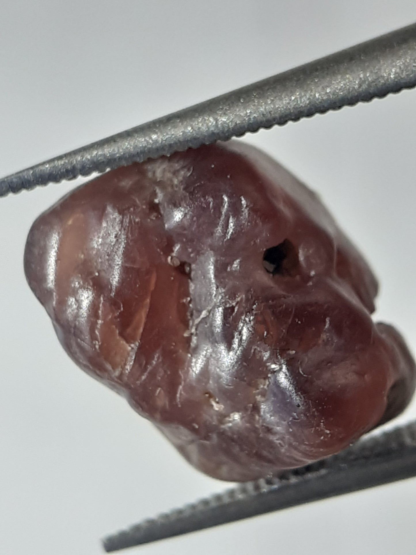 Natural purplish red Spinel - 4.637 ct - Rough Gemstone - unheated - Natural Gems Belgium