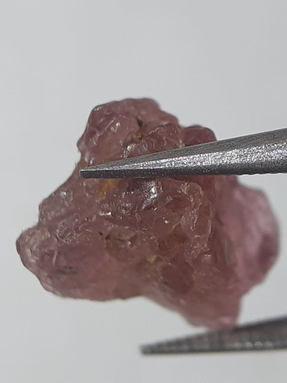 Natural pinkish violet Spinel - 4.063 ct - Rough Gemstone - unheated - Natural Gems Belgium