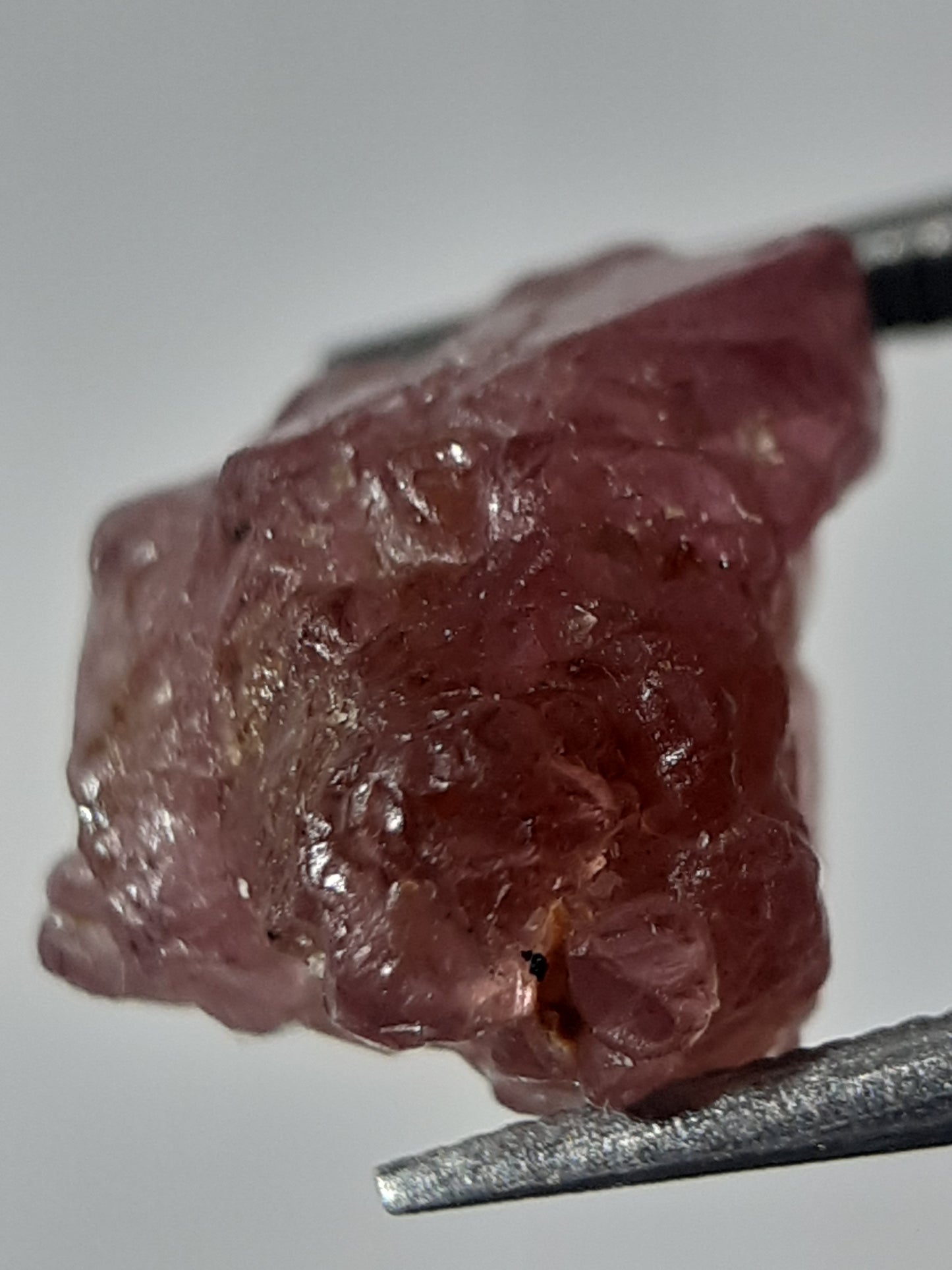 Natural pinkish violet Spinel - 4.063 ct - Rough Gemstone - unheated - Natural Gems Belgium