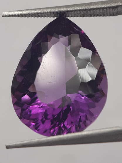 Natural purple Amethyst - 7.498 ct - pear - concave/custom cut - unheated - Natural Gems Belgium