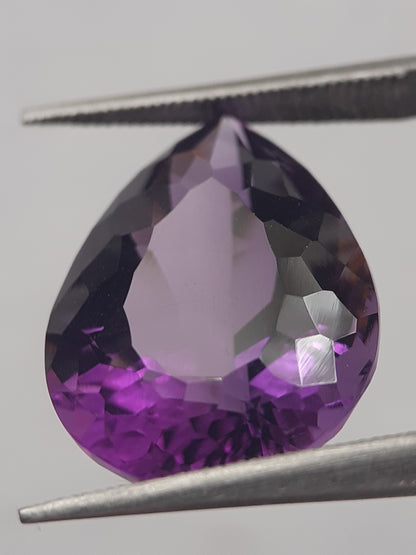 Natural purple Amethyst - 7.498 ct - pear - concave/custom cut - unheated - Natural Gems Belgium