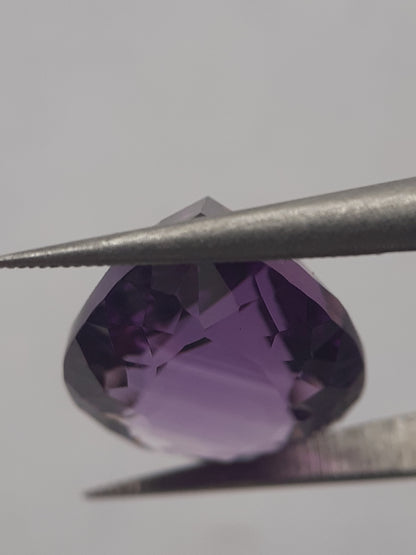 Natural purple Amethyst - 7.498 ct - pear - concave/custom cut - unheated - Natural Gems Belgium