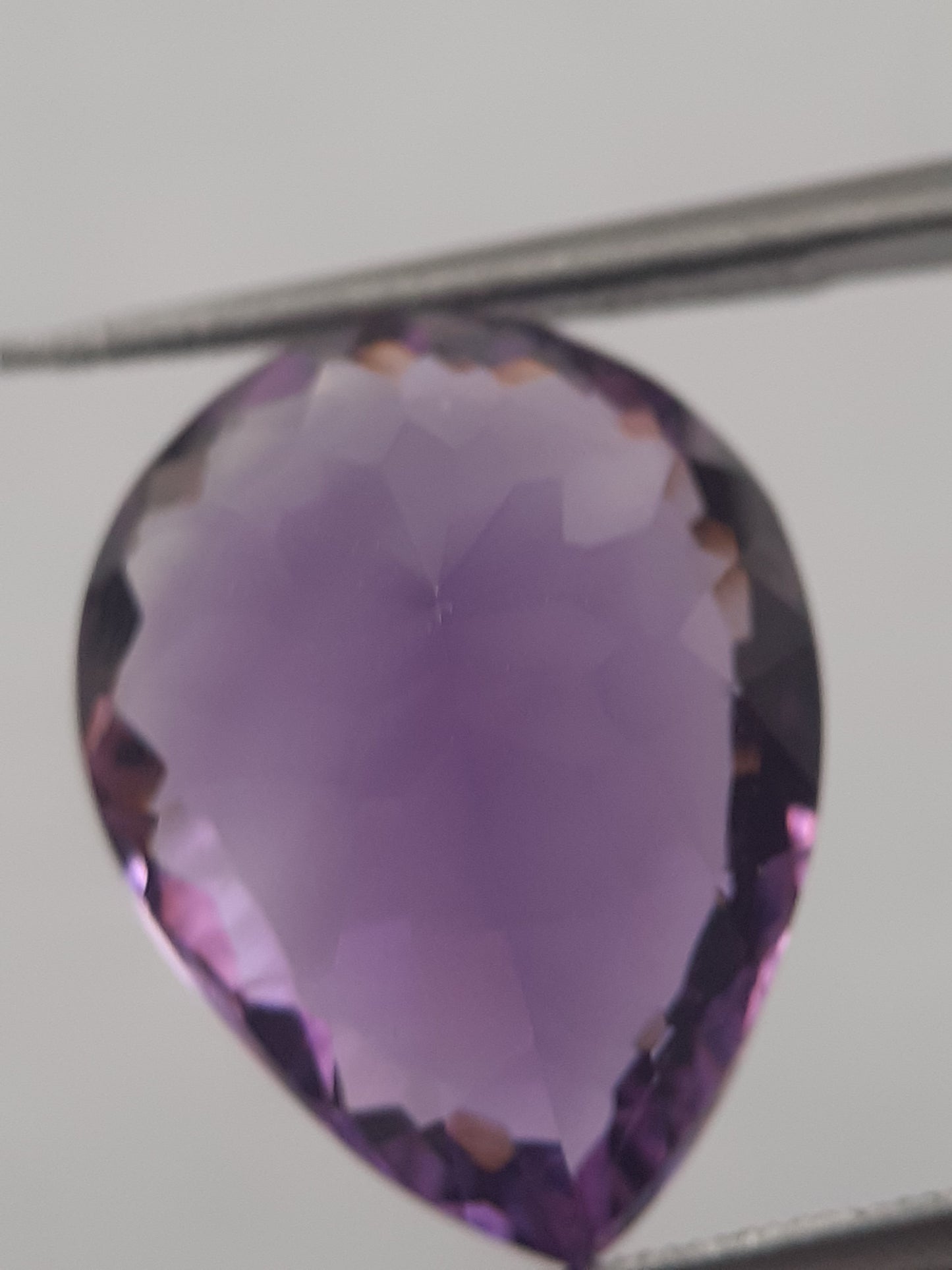 Natural purple Amethyst - 7.498 ct - pear - concave/custom cut - unheated - Natural Gems Belgium