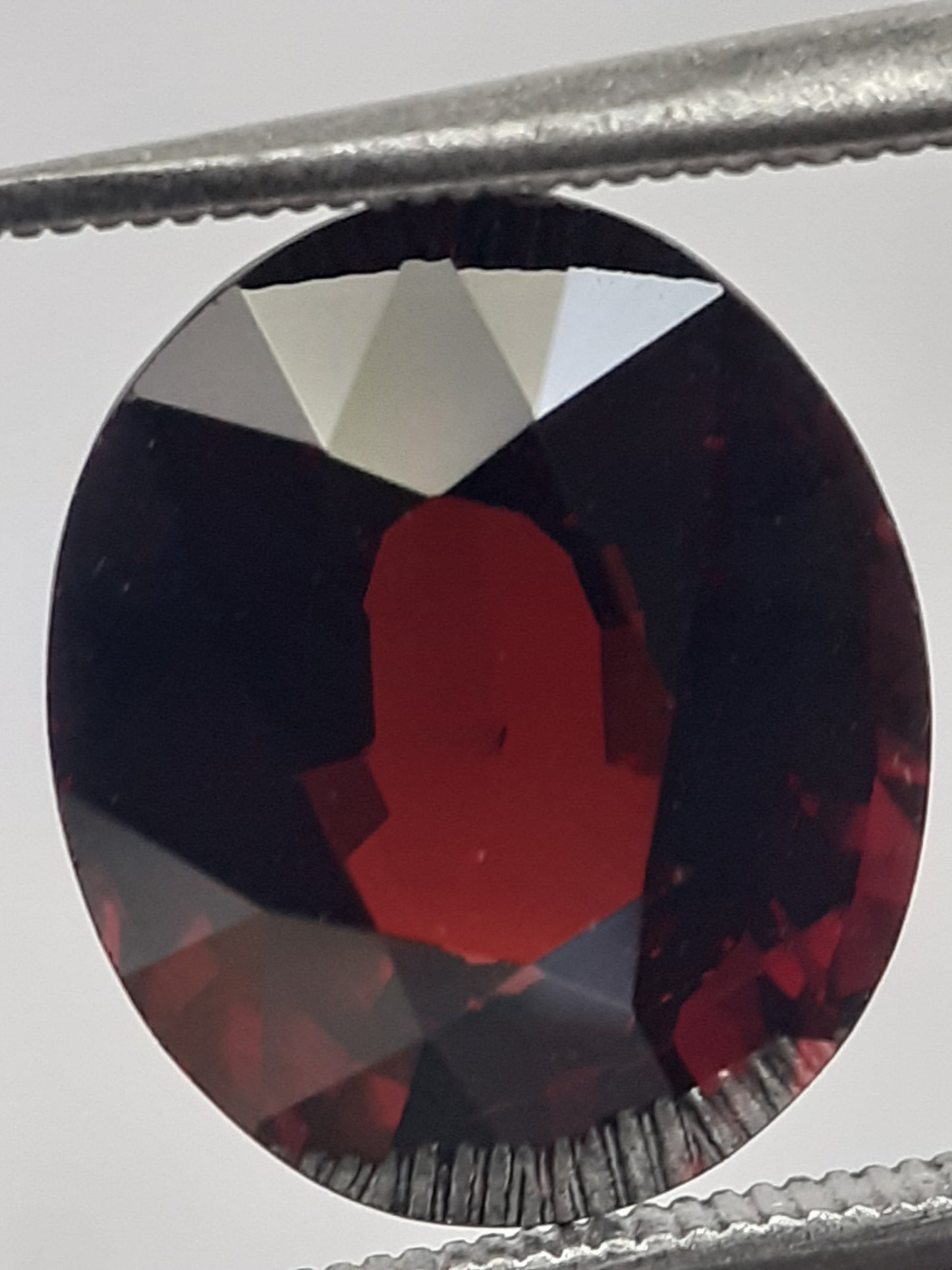 Natural orangey red Spessartite Garnet - 4.65 ct - Oval - unheated - Natural Gems Belgium