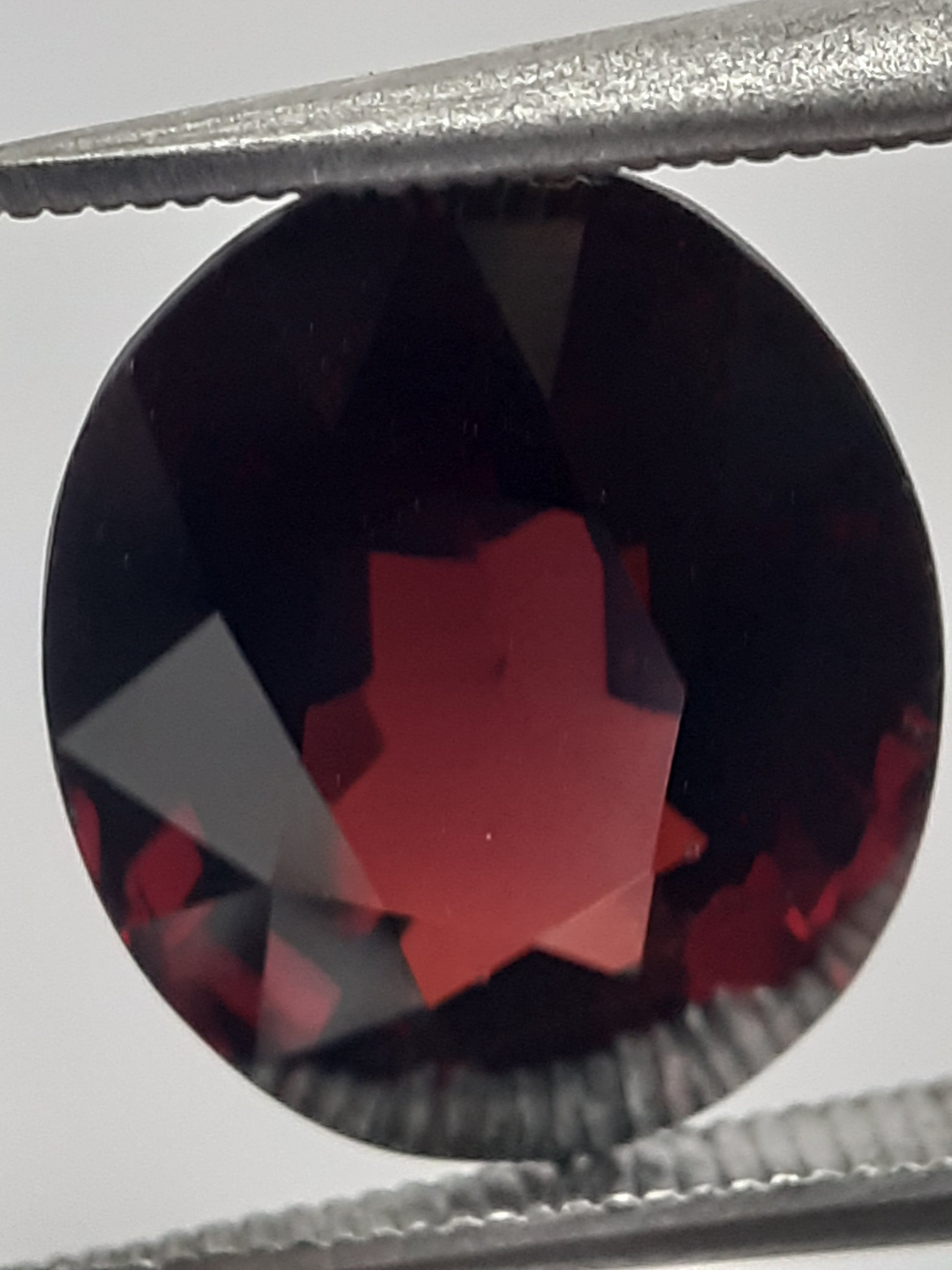 Natural orangey red Spessartite Garnet - 4.65 ct - Oval - unheated - Natural Gems Belgium