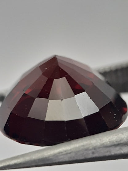 Natural orangey red Spessartite Garnet - 4.65 ct - Oval - unheated - Natural Gems Belgium