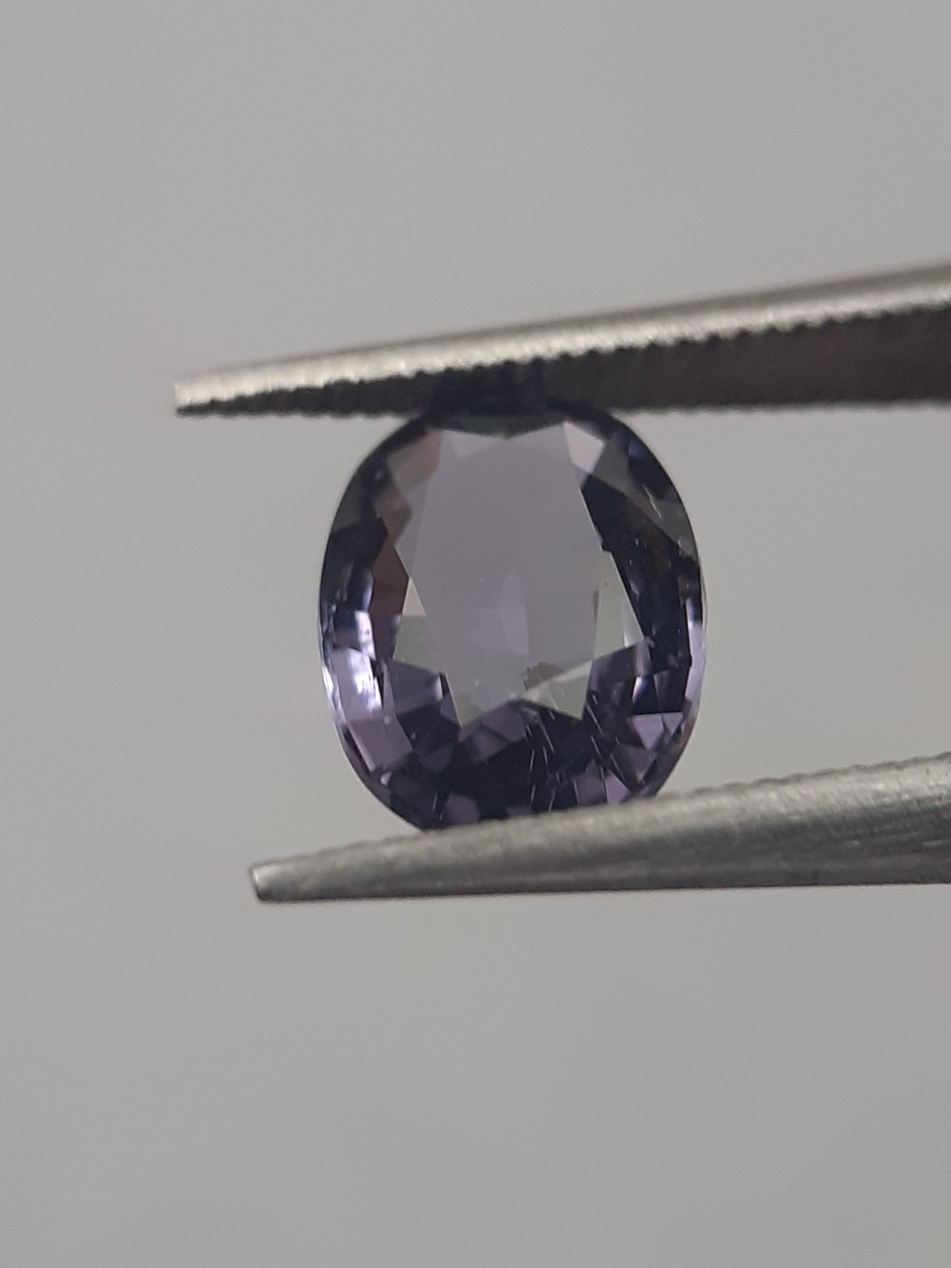 Natural violet spinel - 0.94 ct - oval - unheated - certified by NGB - Natural Gems Belgium