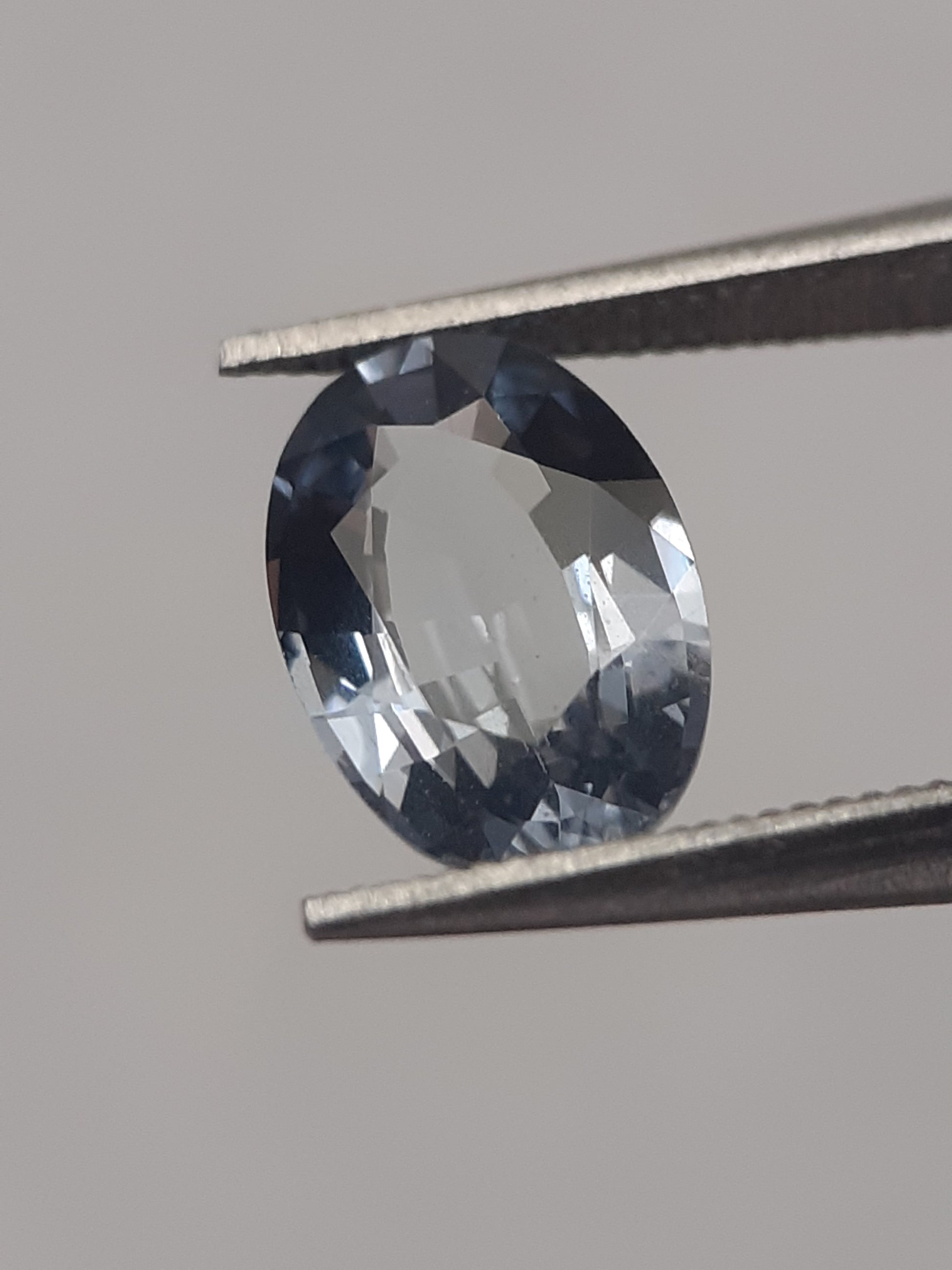 Natural blue spinel - 0.99 ct - oval - unheated - certified by NGB - Natural Gems Belgium