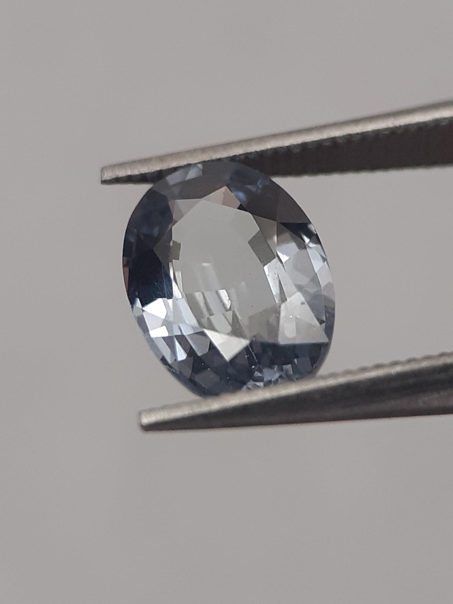 Natural blue spinel - 0.99 ct - oval - unheated - certified by NGB - Natural Gems Belgium