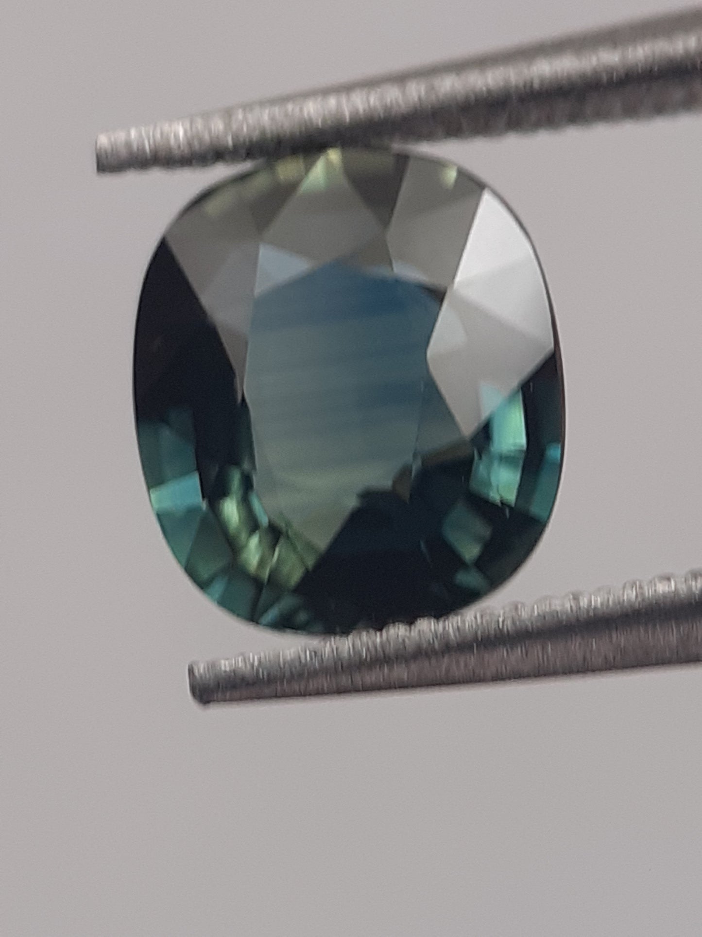 Natural Blue Green and Yellow sapphire - 1.13 ct - oval - uheated - VVS to IF - Natural Gems Belgium