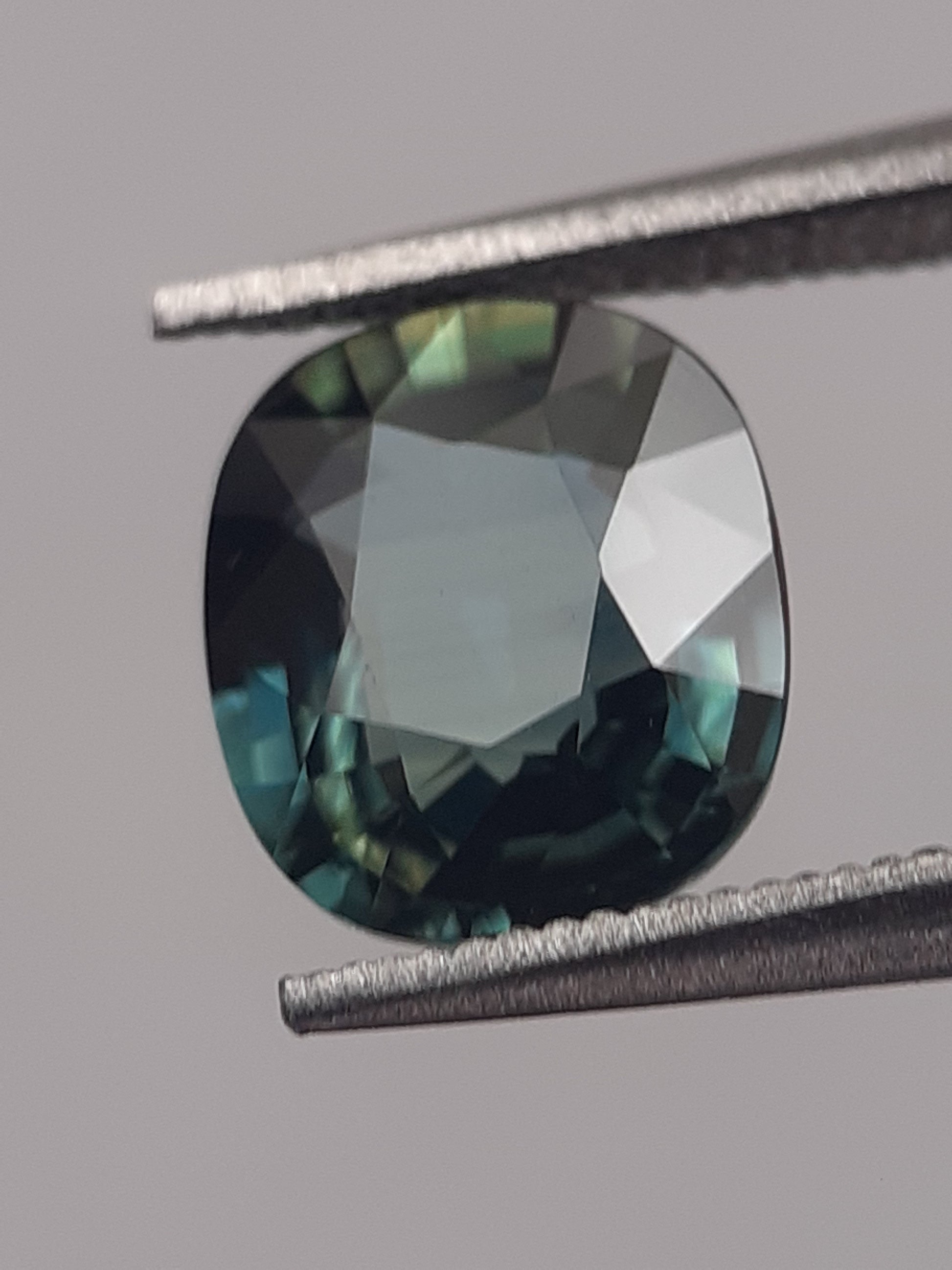 Natural Blue Green and Yellow sapphire - 1.13 ct - oval - uheated - VVS to IF - Natural Gems Belgium