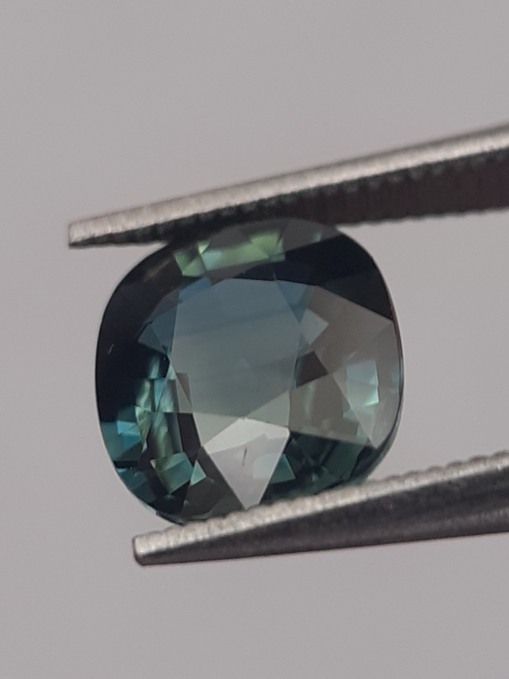 Natural Blue Green and Yellow sapphire - 1.13 ct - oval - uheated - VVS to IF - Natural Gems Belgium