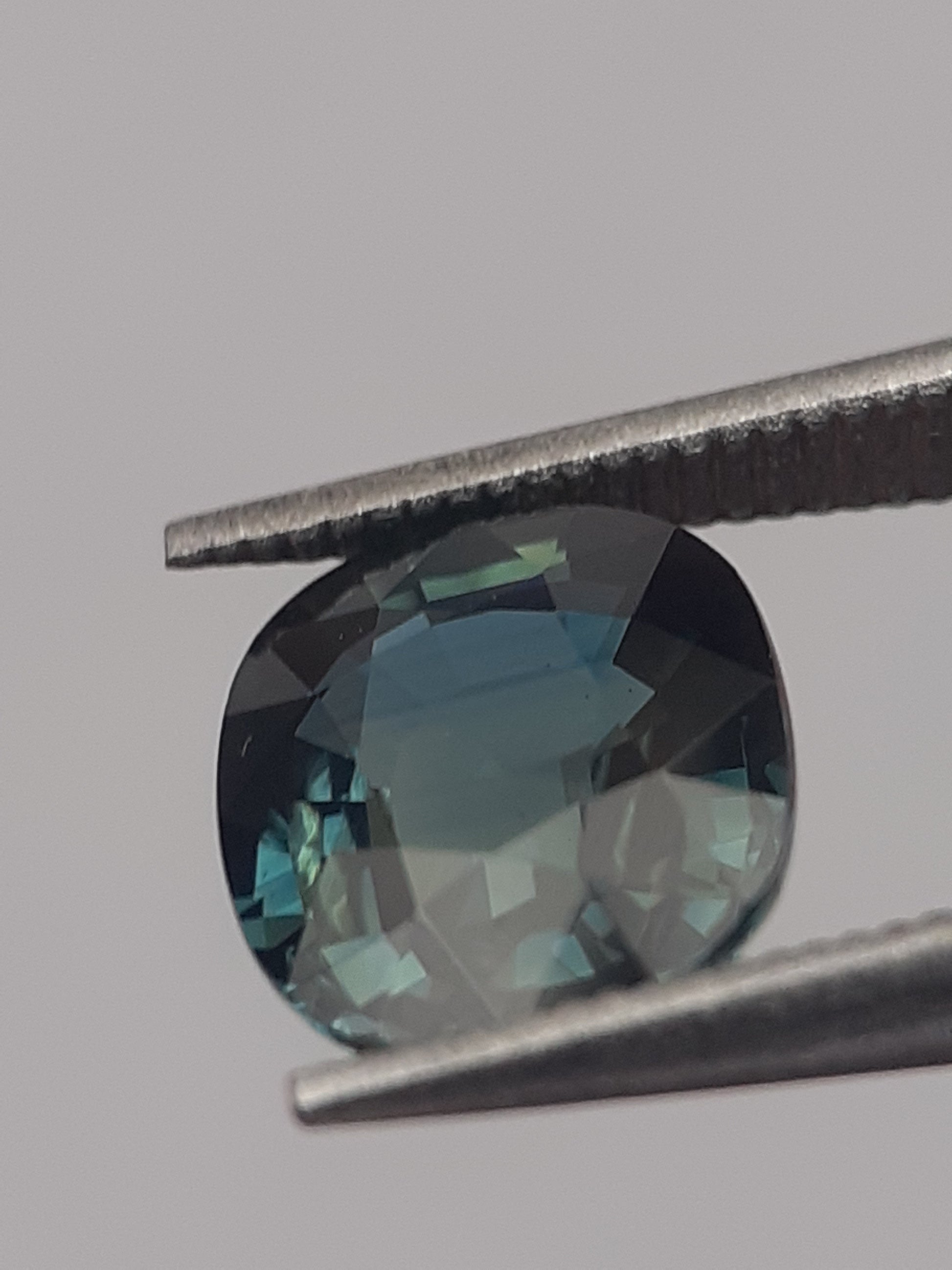 Natural Blue Green and Yellow sapphire - 1.13 ct - oval - uheated - VVS to IF - Natural Gems Belgium