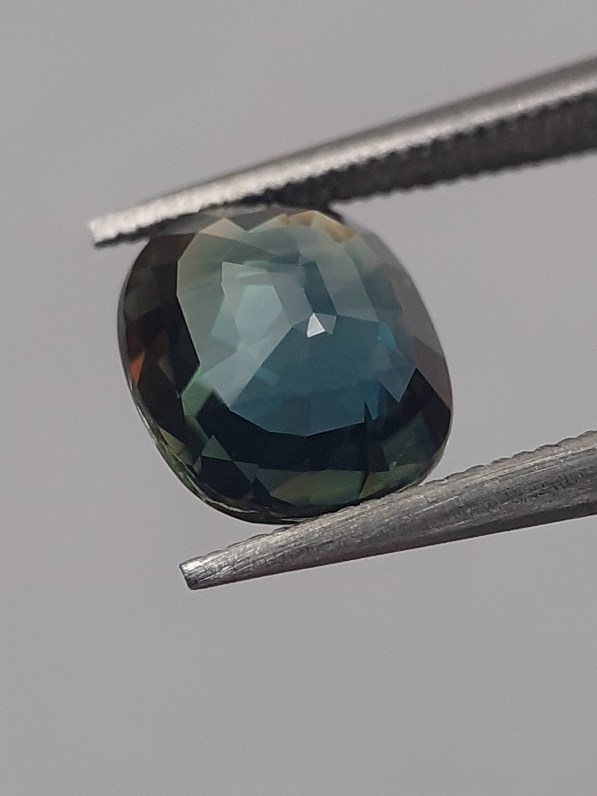 Natural Blue Green and Yellow sapphire - 1.13 ct - oval - uheated - VVS to IF - Natural Gems Belgium