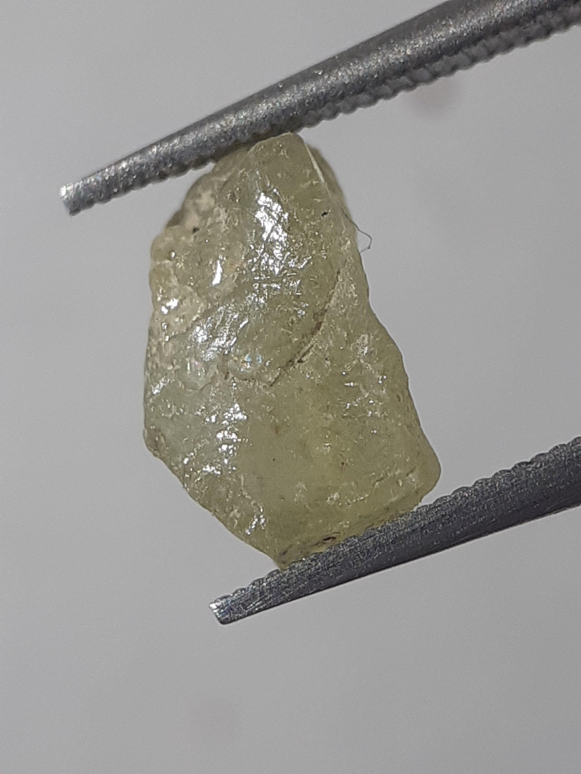 Natural light green Apatite - 1.703 ct - Rough Gemstone - unheated - Natural Gems Belgium