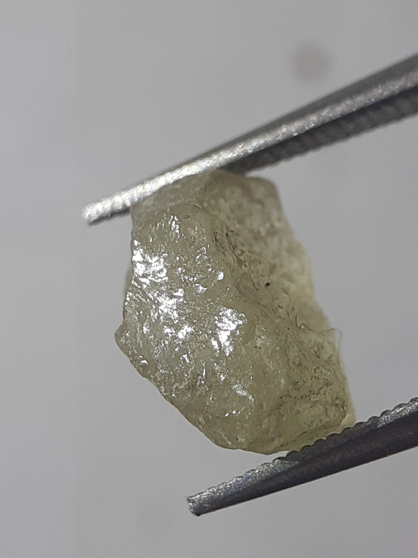 Natural light green Apatite - 1.703 ct - Rough Gemstone - unheated - Natural Gems Belgium