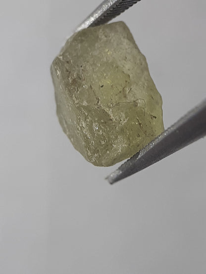 Natural light green Apatite - 1.703 ct - Rough Gemstone - unheated - Natural Gems Belgium