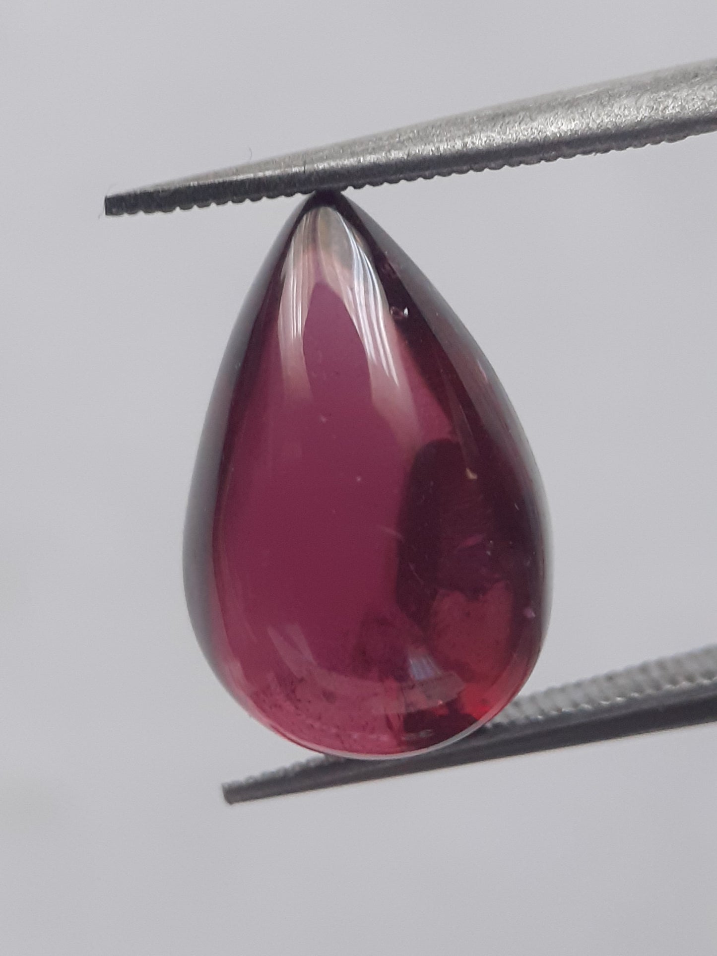 Natural pinkish purple Rhodolite Garnet - 6.565 ct - pear - unheated - Natural Gems Belgium