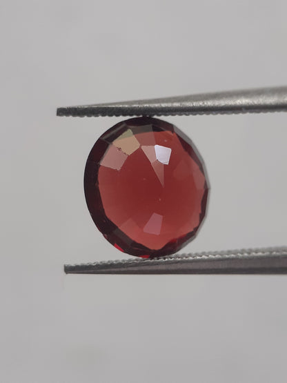 Natural orangy red Garnet - 2.078 ct - Oval - unheated - Africa - Natural Gems Belgium