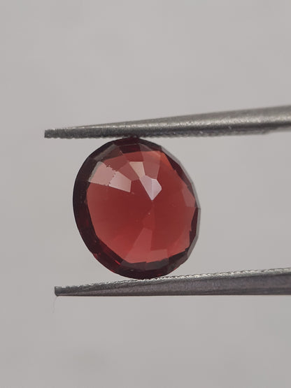 Natural orangy red Garnet - 2.078 ct - Oval - unheated - Africa - Natural Gems Belgium