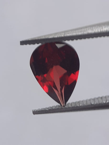 Natural Red Rhodolite Garnet - 0.830 ct - pear - unheated - Natural Gems Belgium