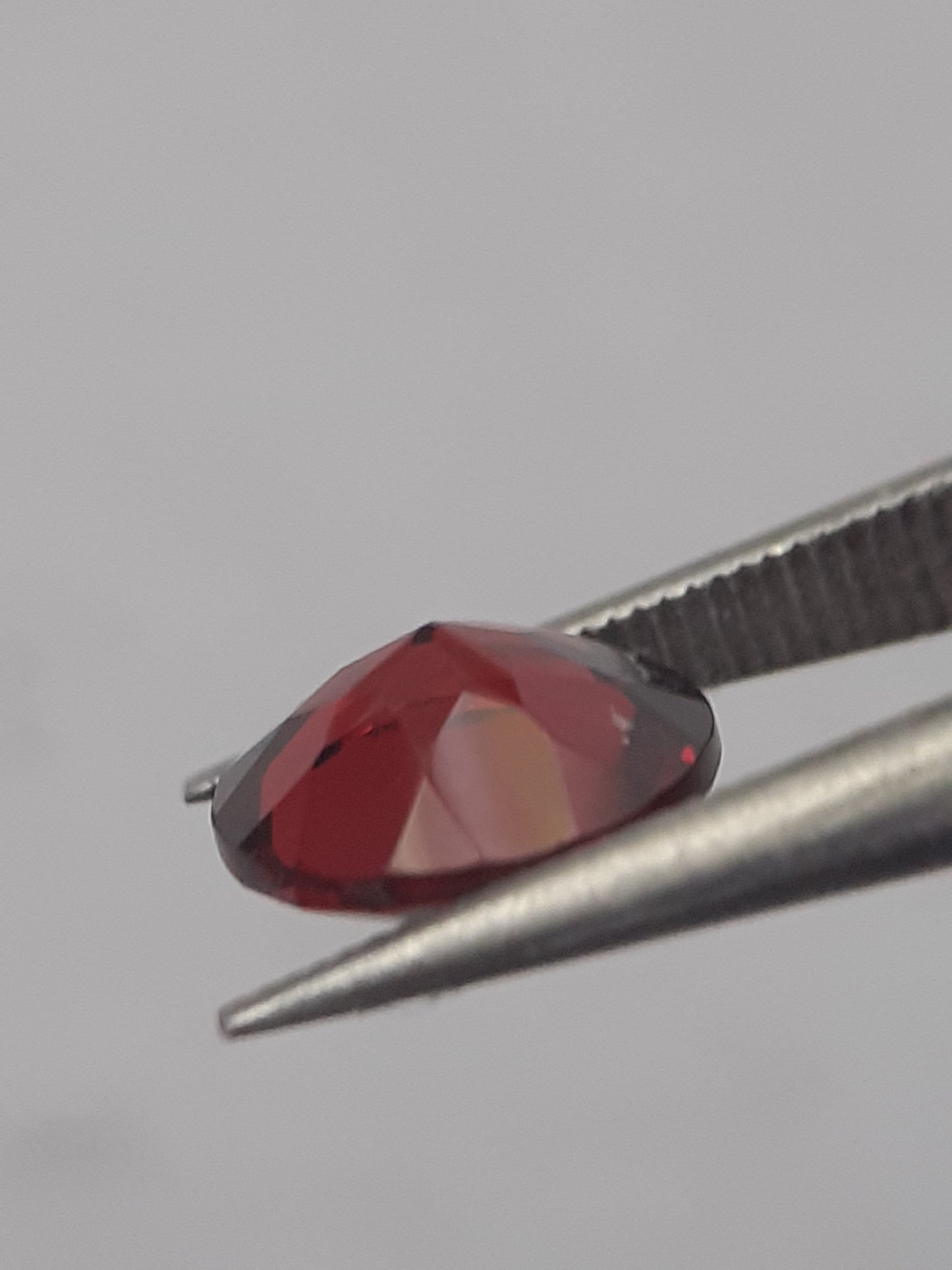 Natural Red Rhodolite Garnet - 1.398 ct - round - unheated - Natural Gems Belgium