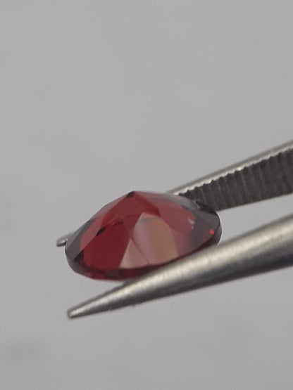 Natural Red Rhodolite Garnet - 1.398 ct - round - unheated - Natural Gems Belgium