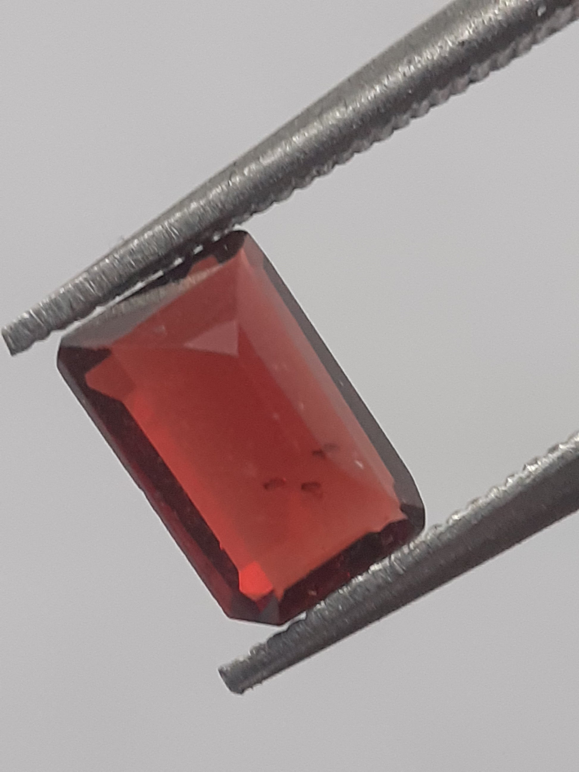 Natural purplish Red Rhodolite Garnet - 0.728 ct - octagon - unheated. - Natural Gems Belgium