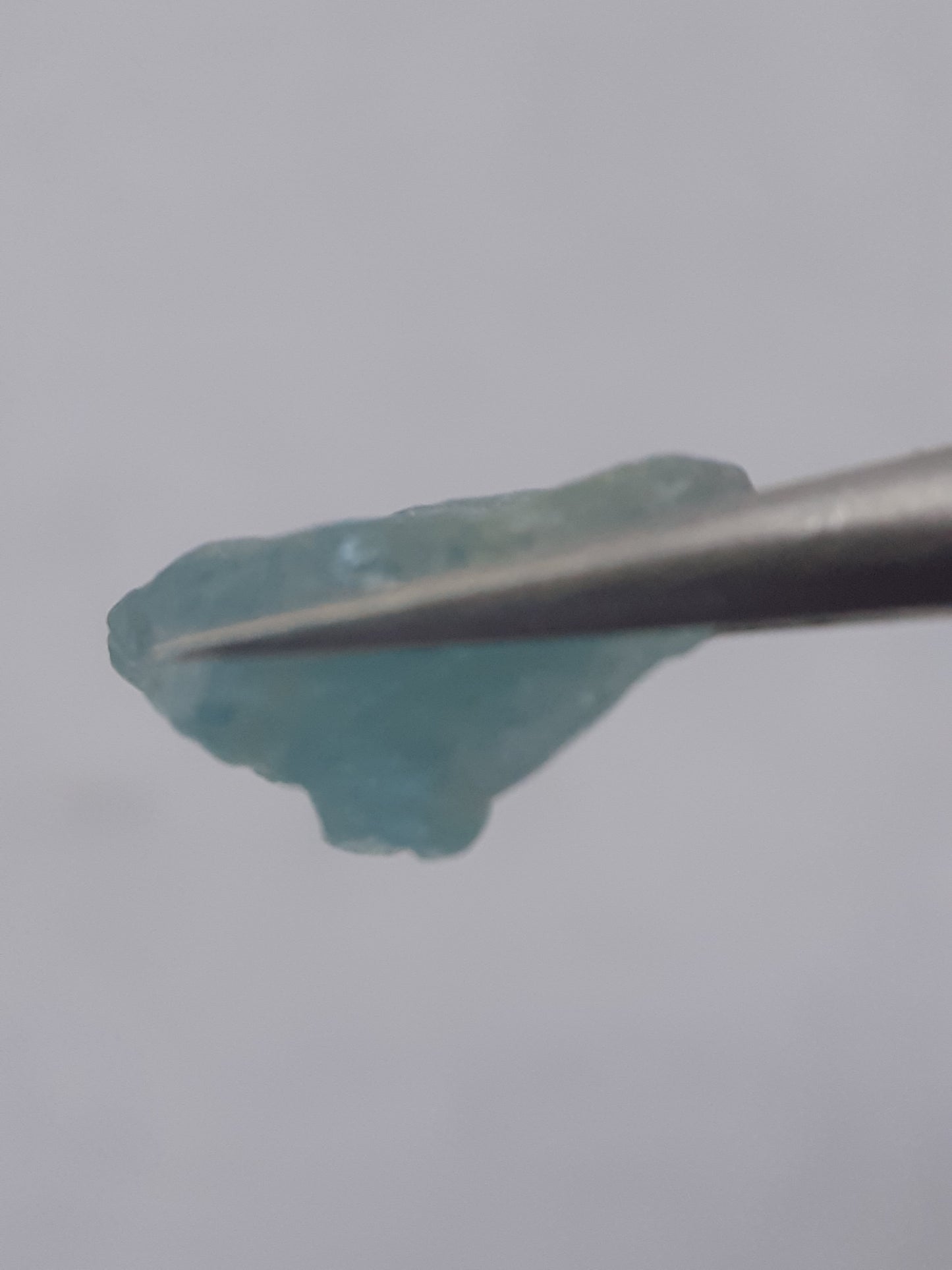 Natural greenish blue Aquamarine - 6.43 ct - Rough Gemstone - unheated - Certified by NGB - Natural Gems Belgium