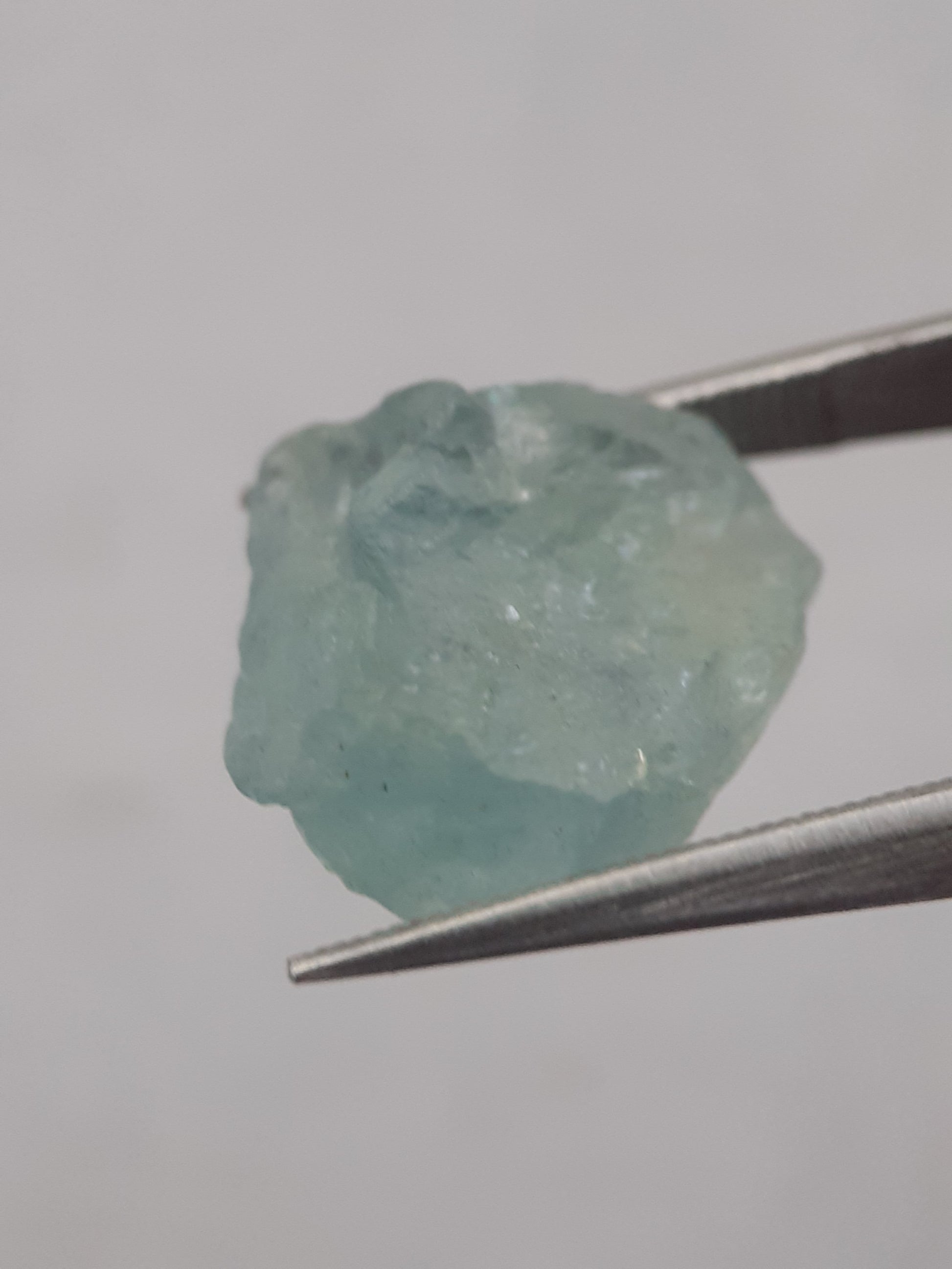 Natural greenish blue Aquamarine - 6.43 ct - Rough Gemstone - unheated - Certified by NGB - Natural Gems Belgium