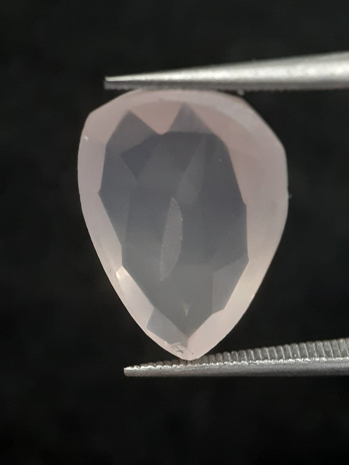 Natural light pink rose quartz - 5.553 ct - pear - rose cut - certified by NGB - Natural Gems Belgium