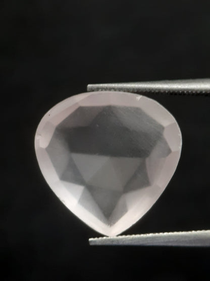 Natural light pink rose quartz - 5.384 ct - wide pear - rose cut - certified by NGB - Natural Gems Belgium