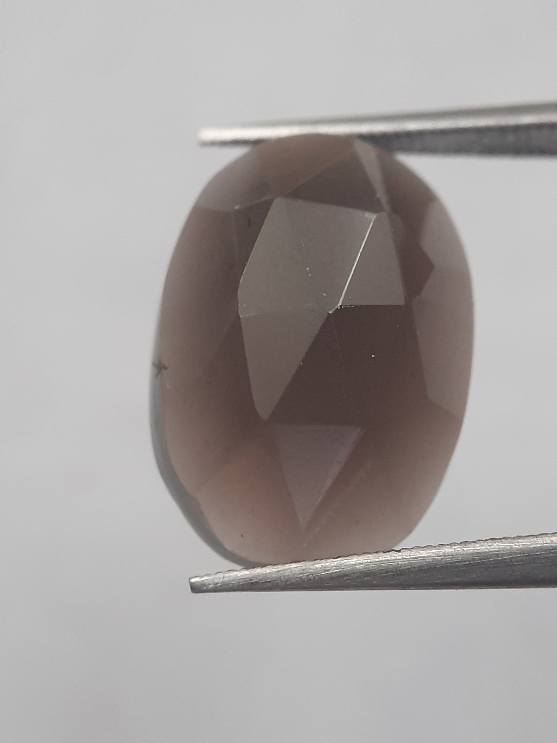 Natural deep greyish brown smoky quartz - 7.657 ct - oval  - unheated - Rose cut - Natural Gems Belgium