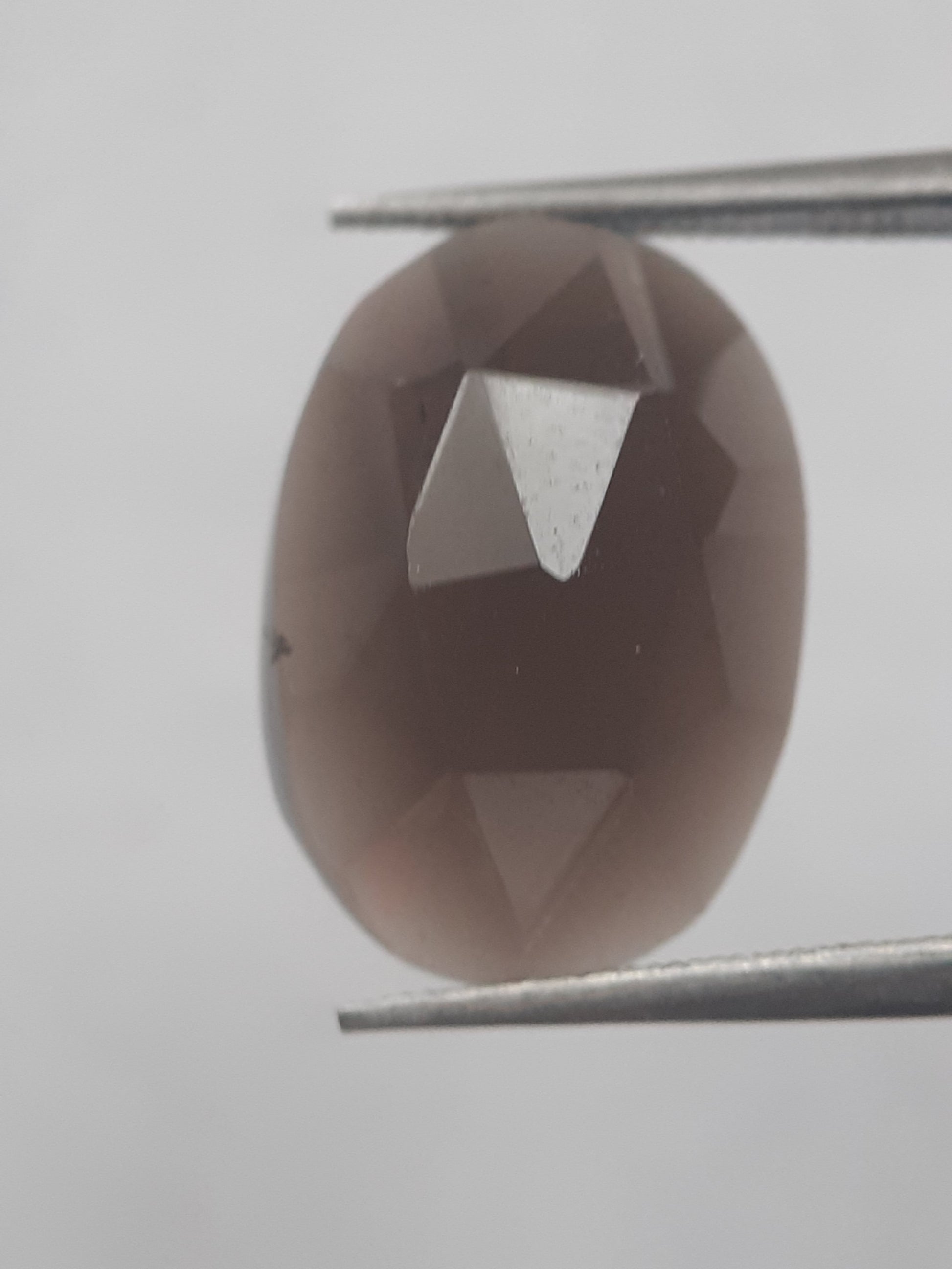 Natural deep greyish brown smoky quartz - 7.657 ct - oval  - unheated - Rose cut - Natural Gems Belgium