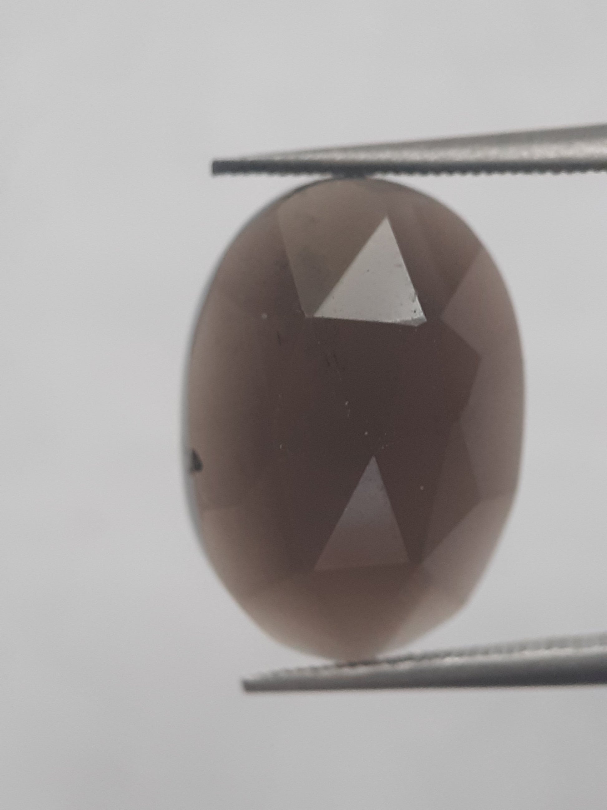 Natural deep greyish brown smoky quartz - 7.657 ct - oval  - unheated - Rose cut - Natural Gems Belgium