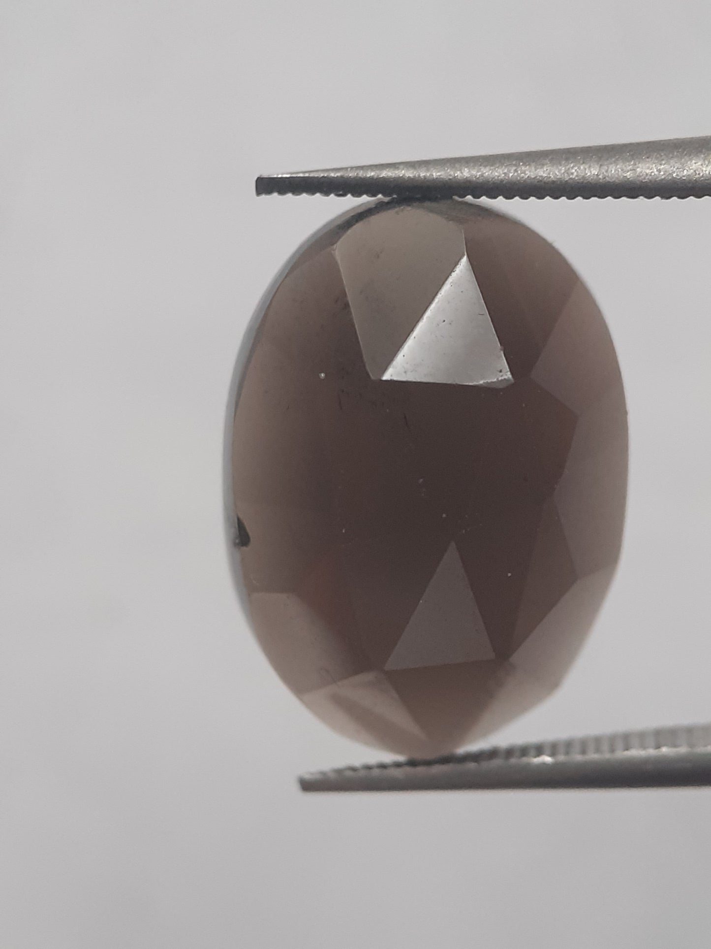 Natural deep greyish brown smoky quartz - 7.657 ct - oval  - unheated - Rose cut - Natural Gems Belgium